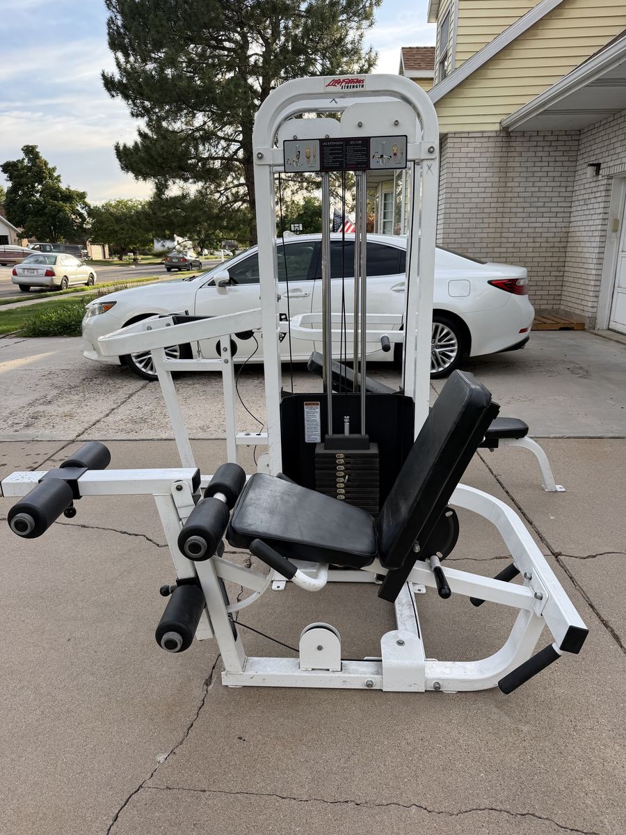 Life Fitness Strength Fit Series Leg Extension & Prone Leg Curl Machine - Commercial Grade