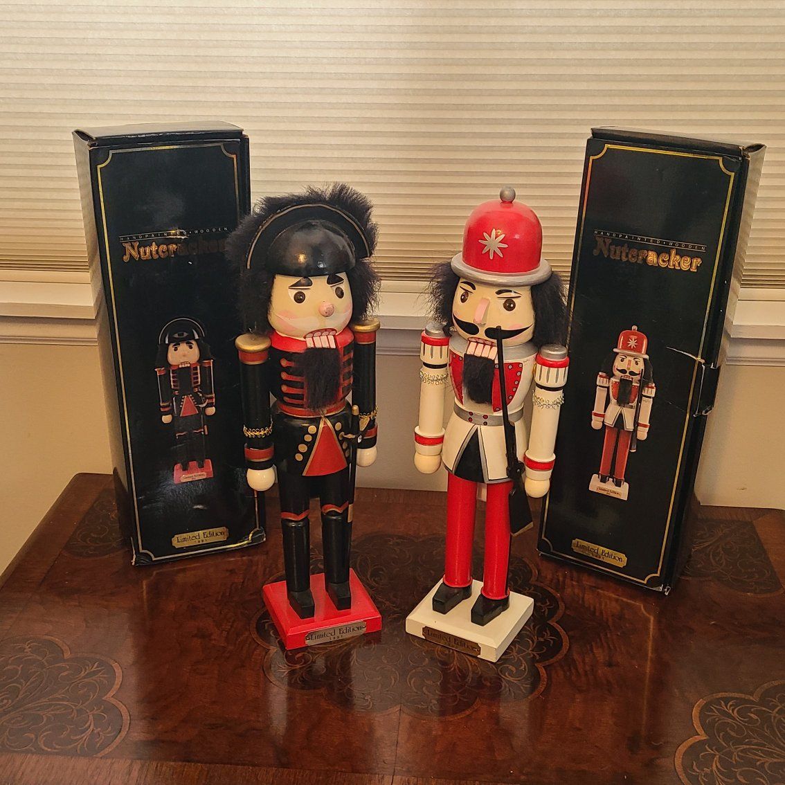 2 Nutcrackers