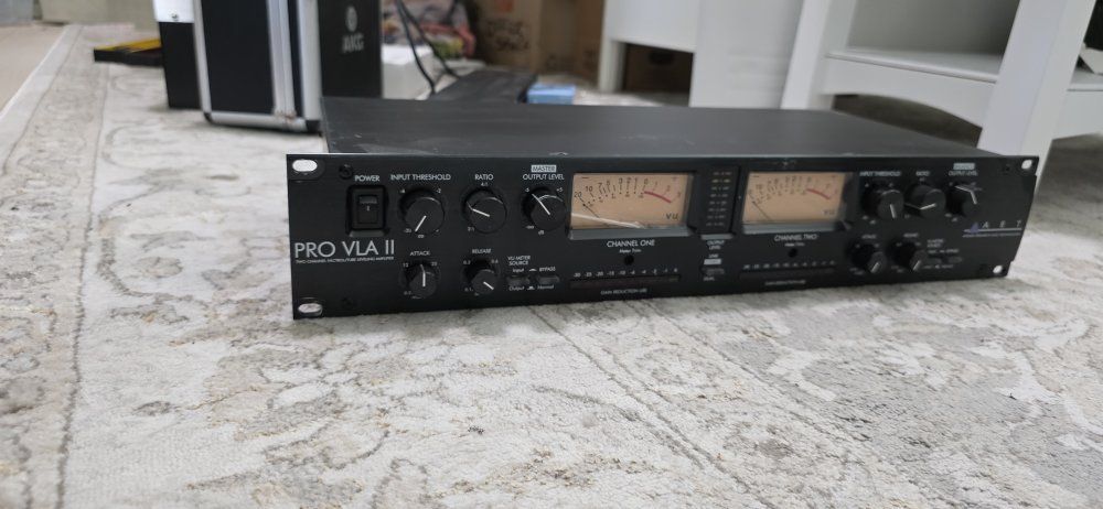 Pro VLA II is a two-channel, tube-driven, Vactrol®-based leveling amplifier. Amazing!