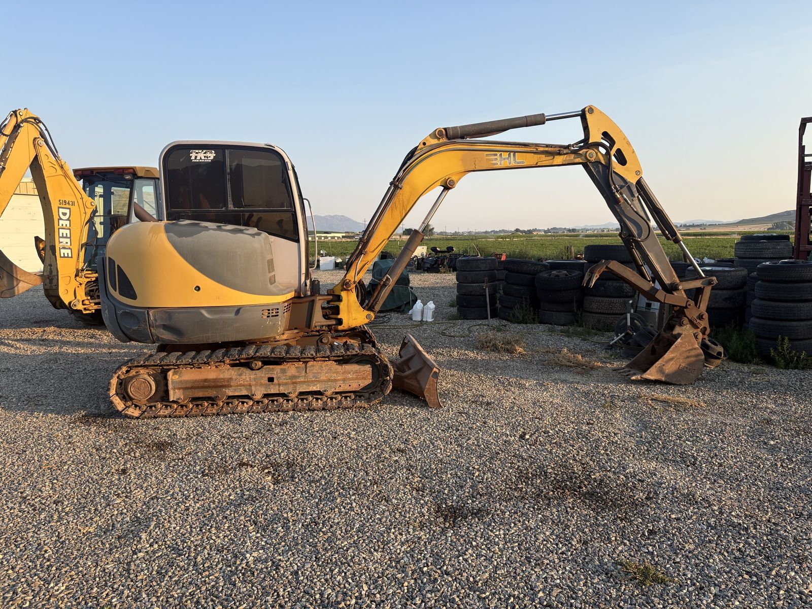 2009 gehl 603 excavator 13,000 lbs