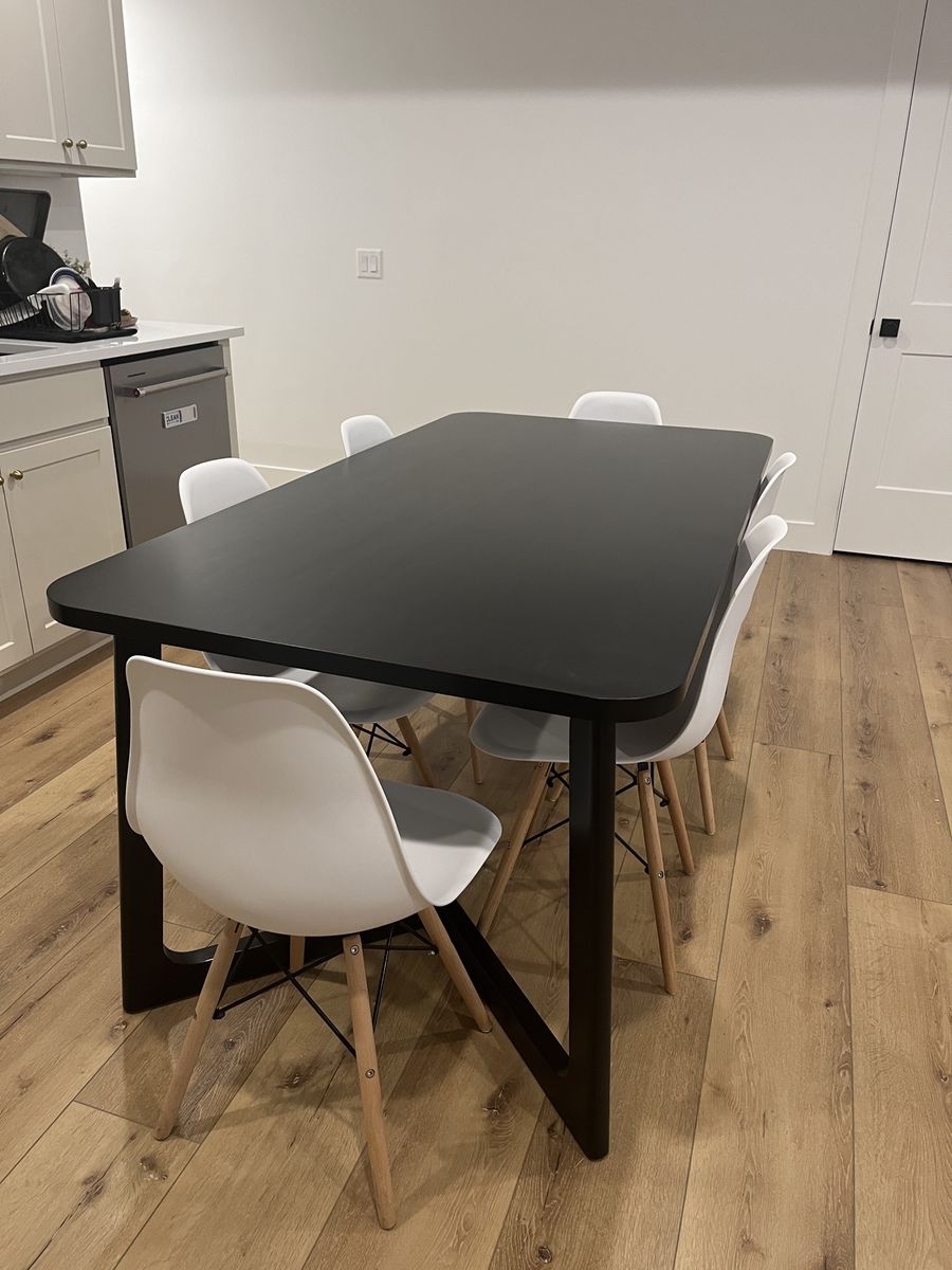 Kitchen Table with 6 Chairs and Cover