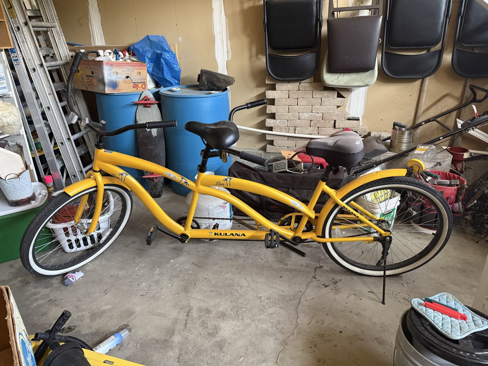 Tandem bike, pedal bike, bicycle built for two 