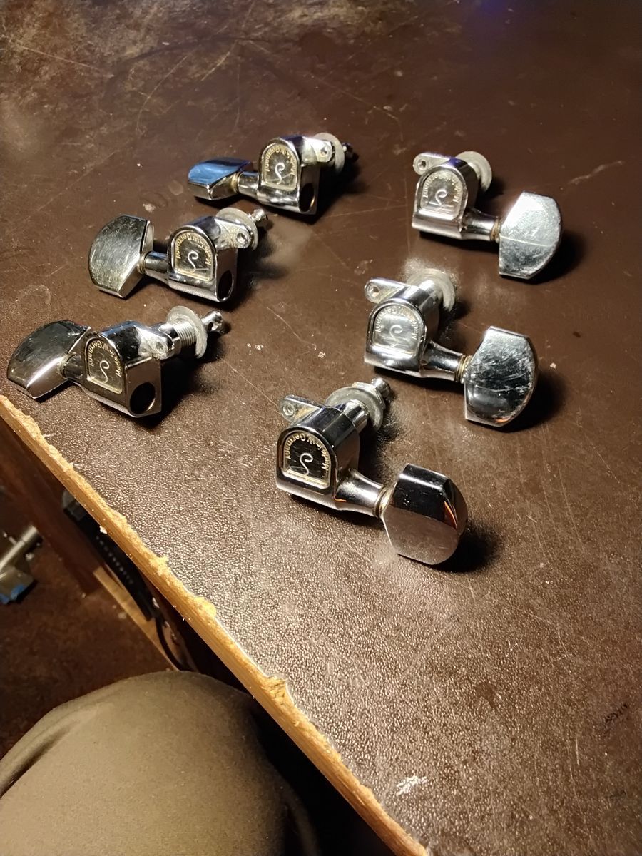 Schaller 3 and 3. 180 degree tuners