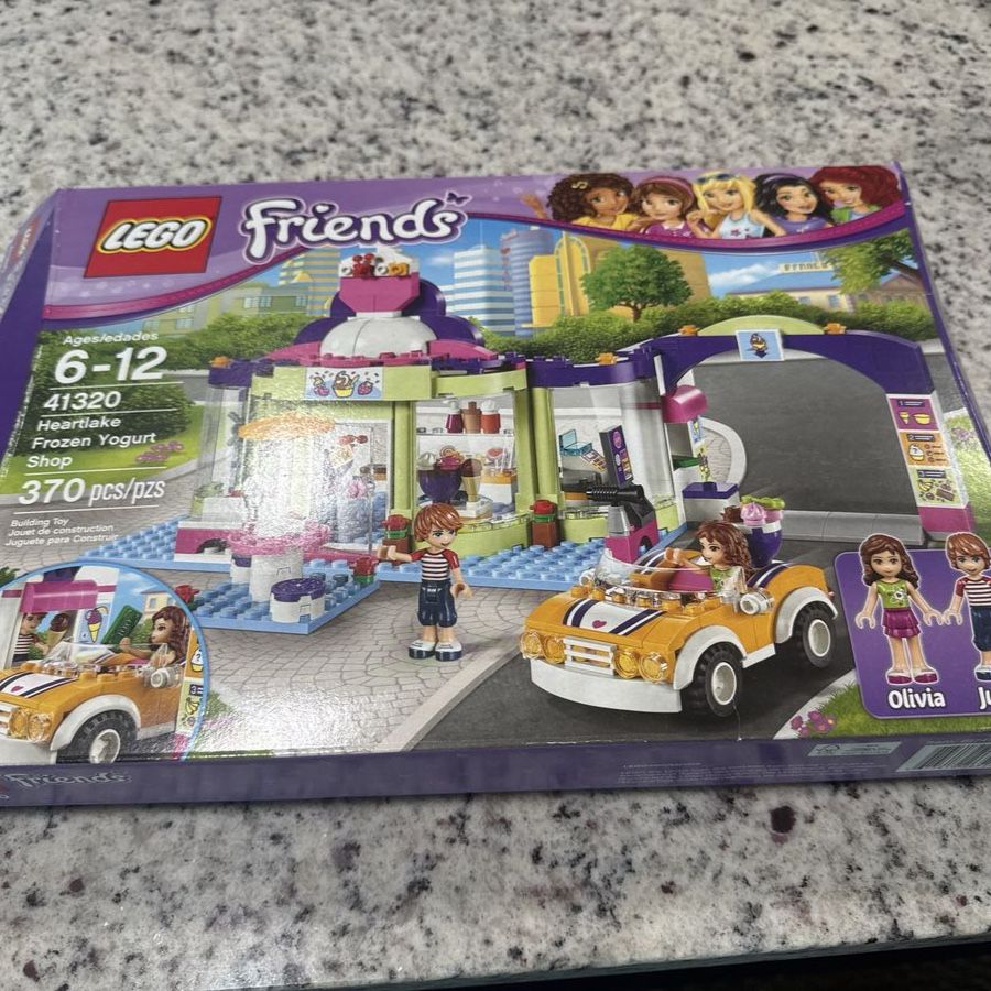 LEGO Friends Heartlake Frozen Yogurt Shop 41320 (370 Pieces)