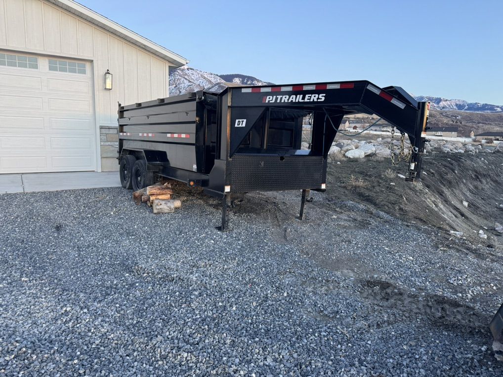 PJ Trailer 2023 Low Pro 14 X 83