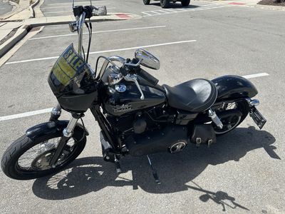 Harley-Davidson Street Bob For sale clean title in hand !