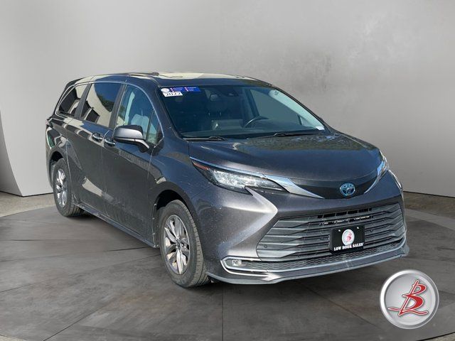 2022 TOYOTA SIENNA XLE 8-Passenger