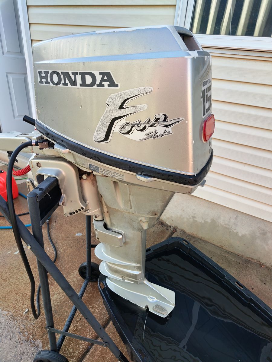 Honda 15 HP Four Stroke BF15a Outboard Boat Motor - Excellent Condition