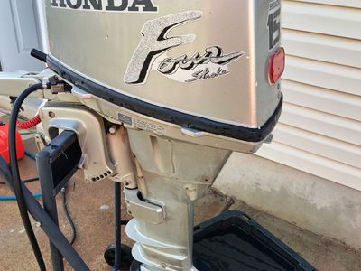 Honda 15 HP Four Stroke BF15a Outboard Boat Motor - Excellent Condition