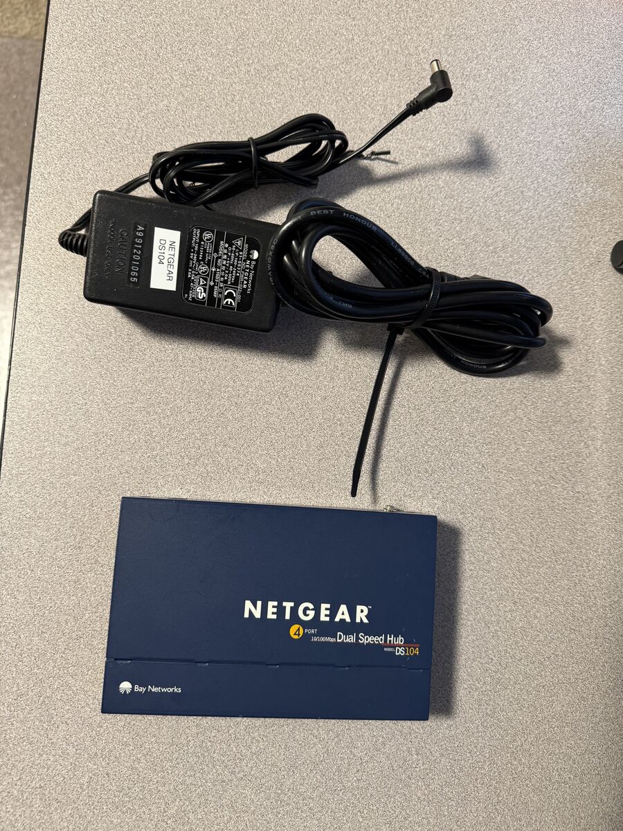 Netgear DS104 – 10/100 4-Port Dual Speed Hub RJ-45 w/Uplink Button