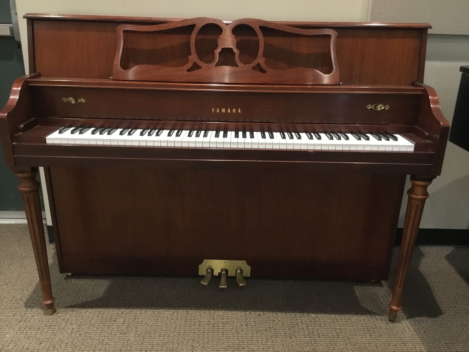 YAMAHA CONSOLE PIANO!!!