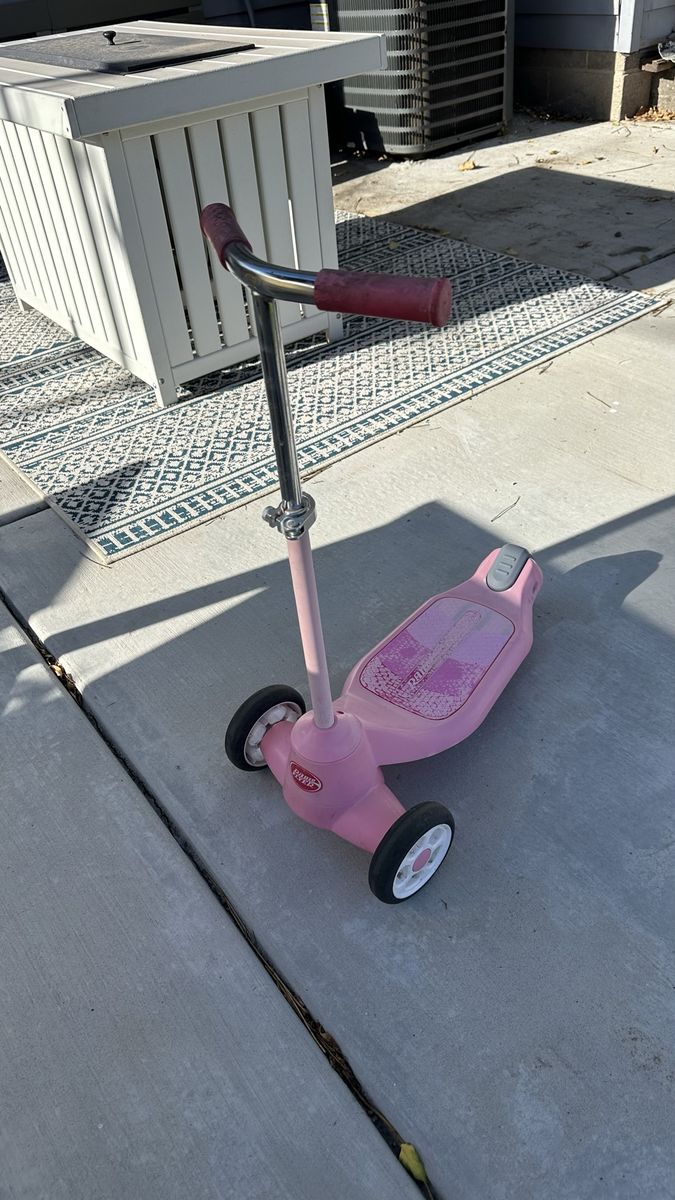 Radio Flyer Pink 3-Wheel Kids Scooter Used