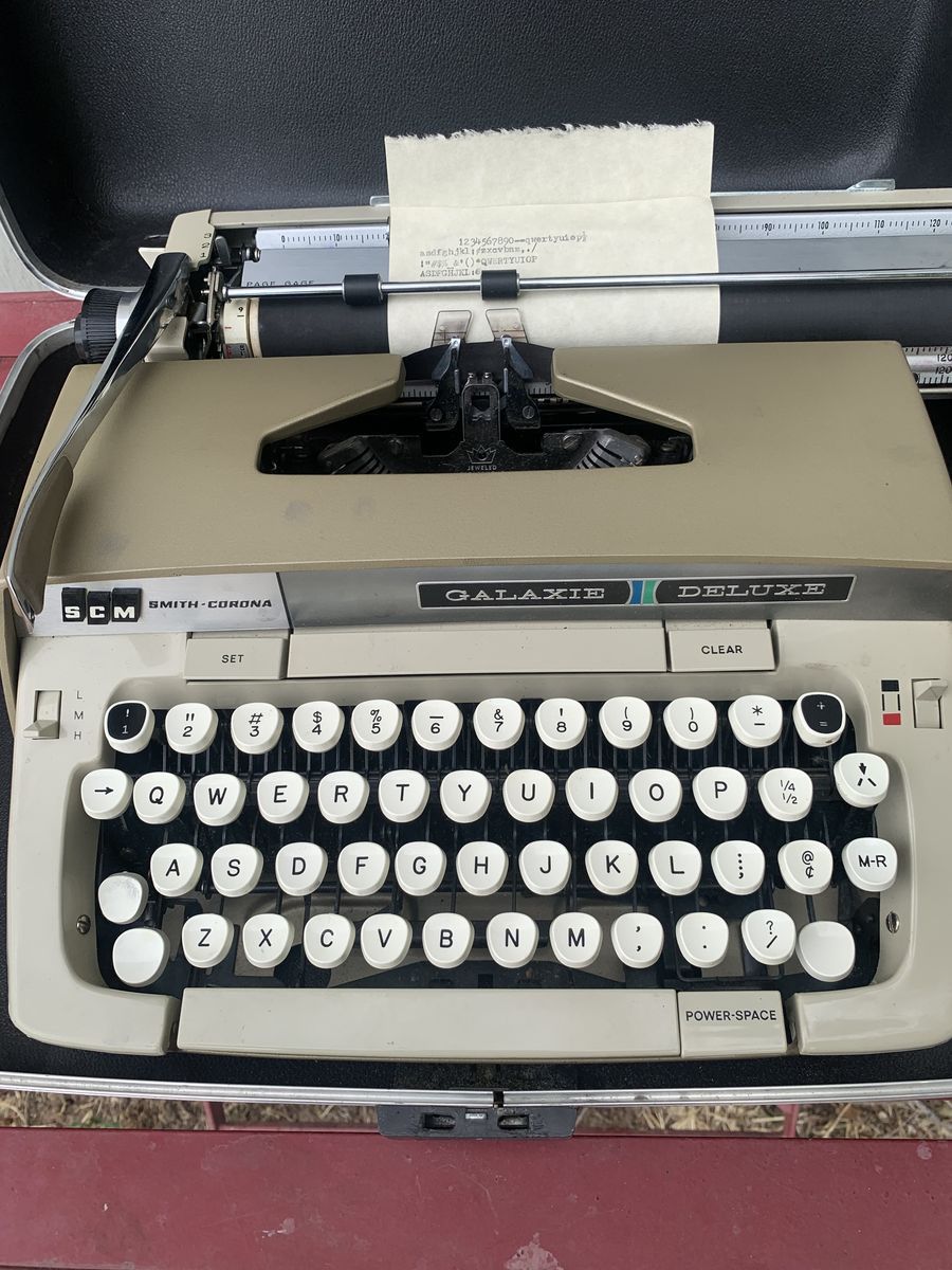 Manual typewriter Smith Corona galaxy deluxe