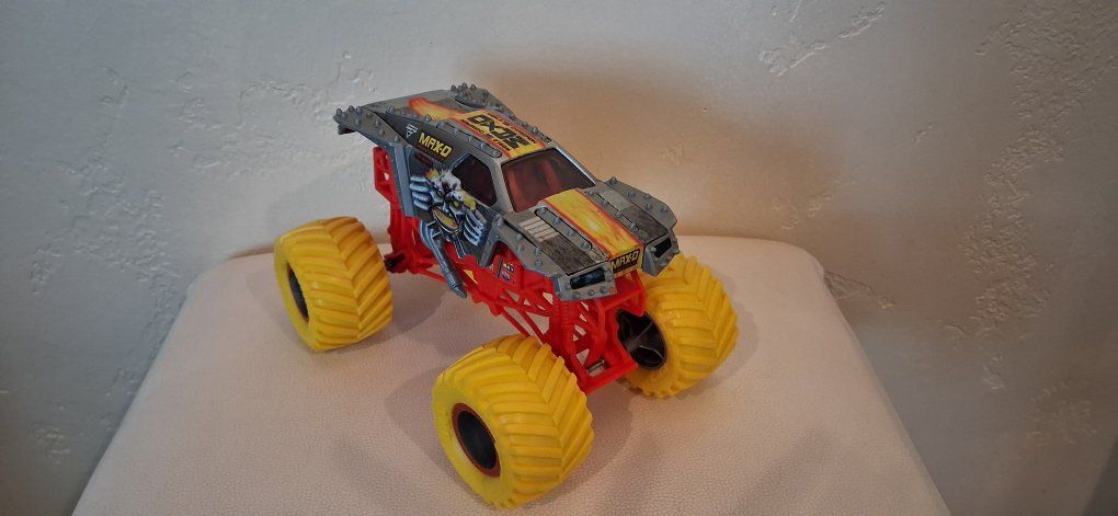 Spin Master Monster Jam Maximum Destruction Max-D Toy Monster Truck