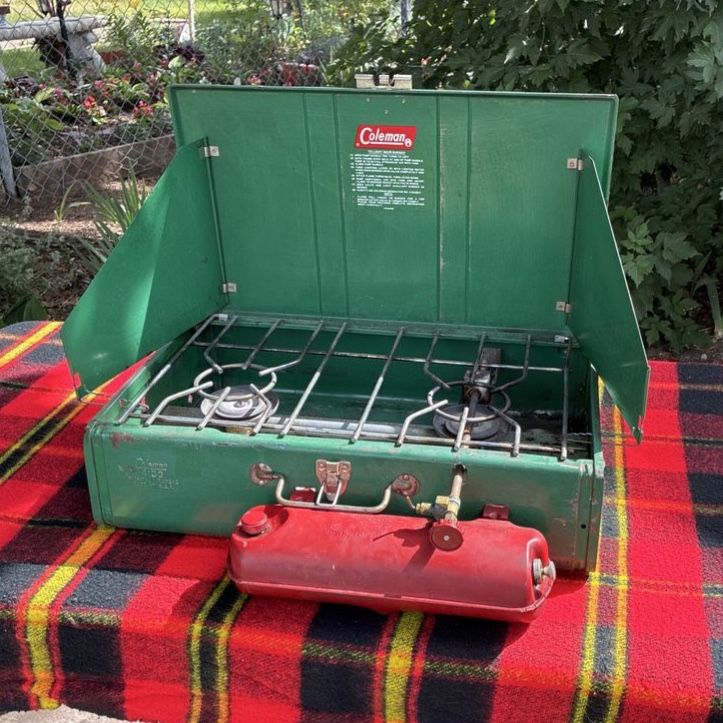 Vintage Coleman Green 413G 2-Burner Camping Stove