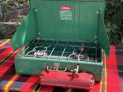 Vintage Coleman Green 413G 2-Burner Camping Stove