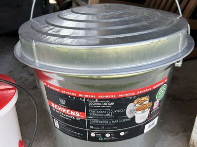 10 Gallon Locking Lid Cans