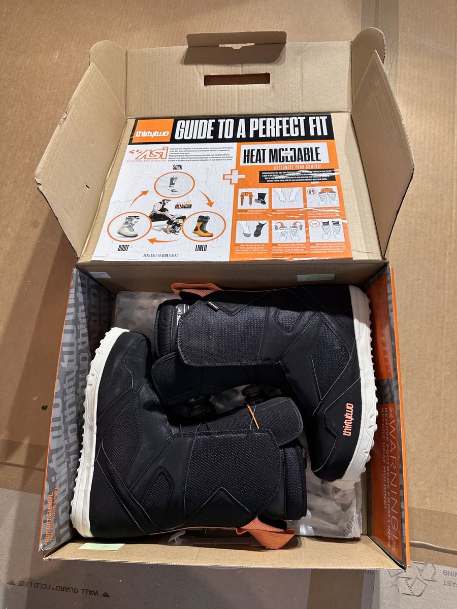 ThirtyTwo Women's STW Boa Snowboard Boots - Black/orange - US Size 8.0