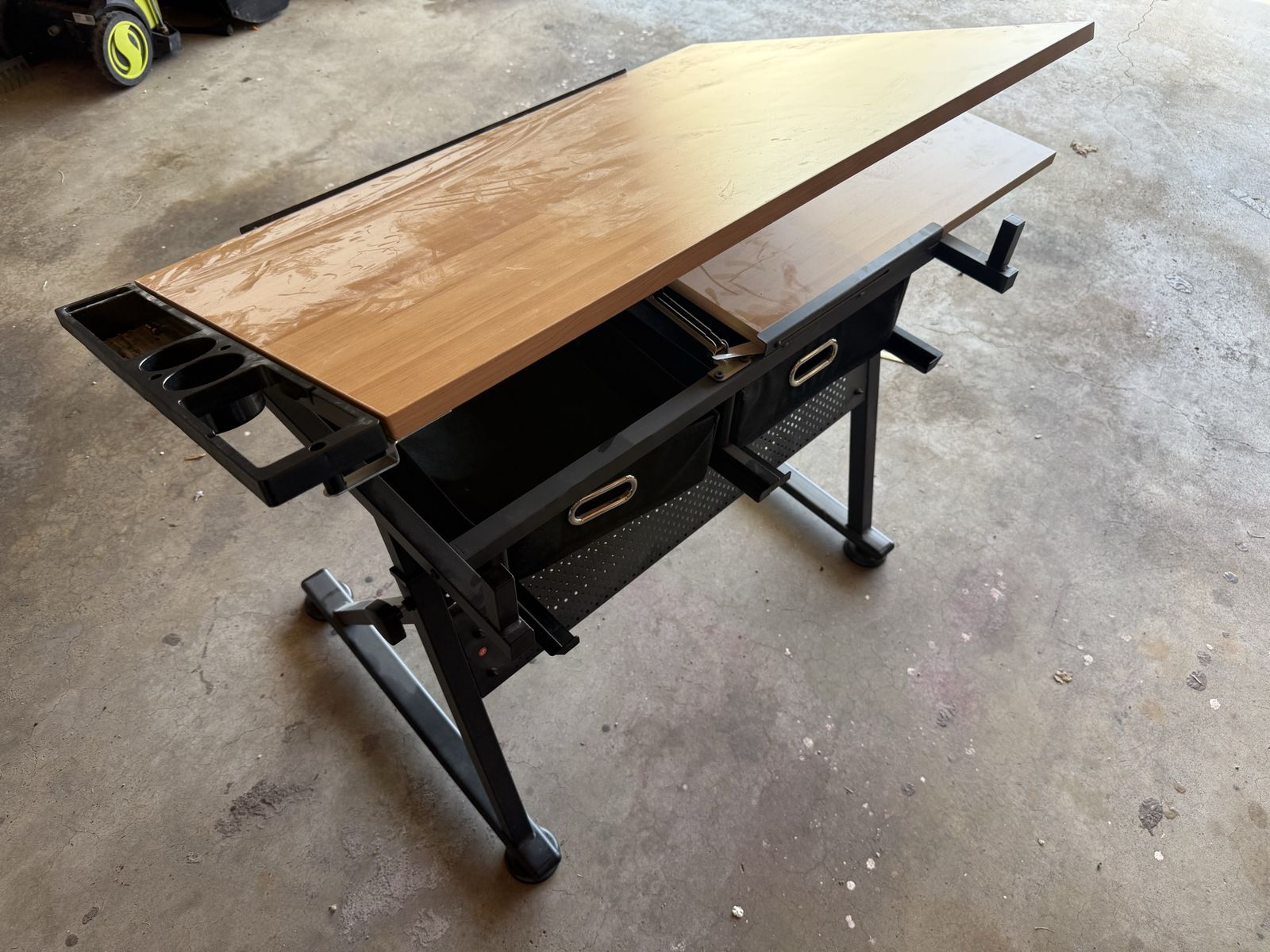 Tilt top desk