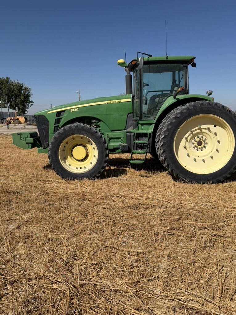 John Deere 8130