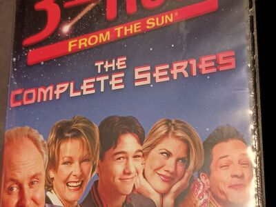 3RD Rock from the Sun Complete Series DVD set. missing disc one. 16 DVDs
