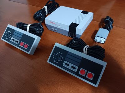NINTENDO NES CLASSIC EDITION MINI SYSTEM & 2 CONTR