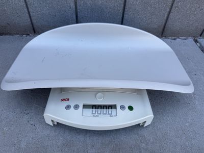 SECA 354 infant Newborn Baby Scale - Some Scuffs and Scratches