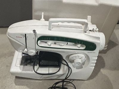 Singer Quantum 5417 Sewing Machine with Hard Case, White, Electronic—needs help with tension—drops stitches