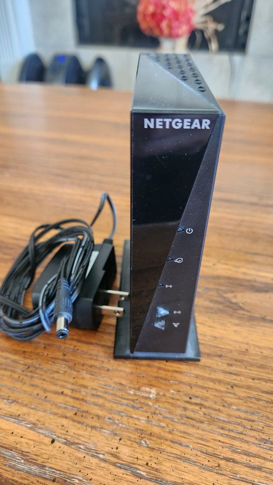 Netgear N300 WiFi Router Model WNR2000v5 with Power Adapter
