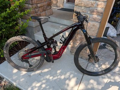 Only 27 miles 2025 Trek Slash+ 9.7 EMTB