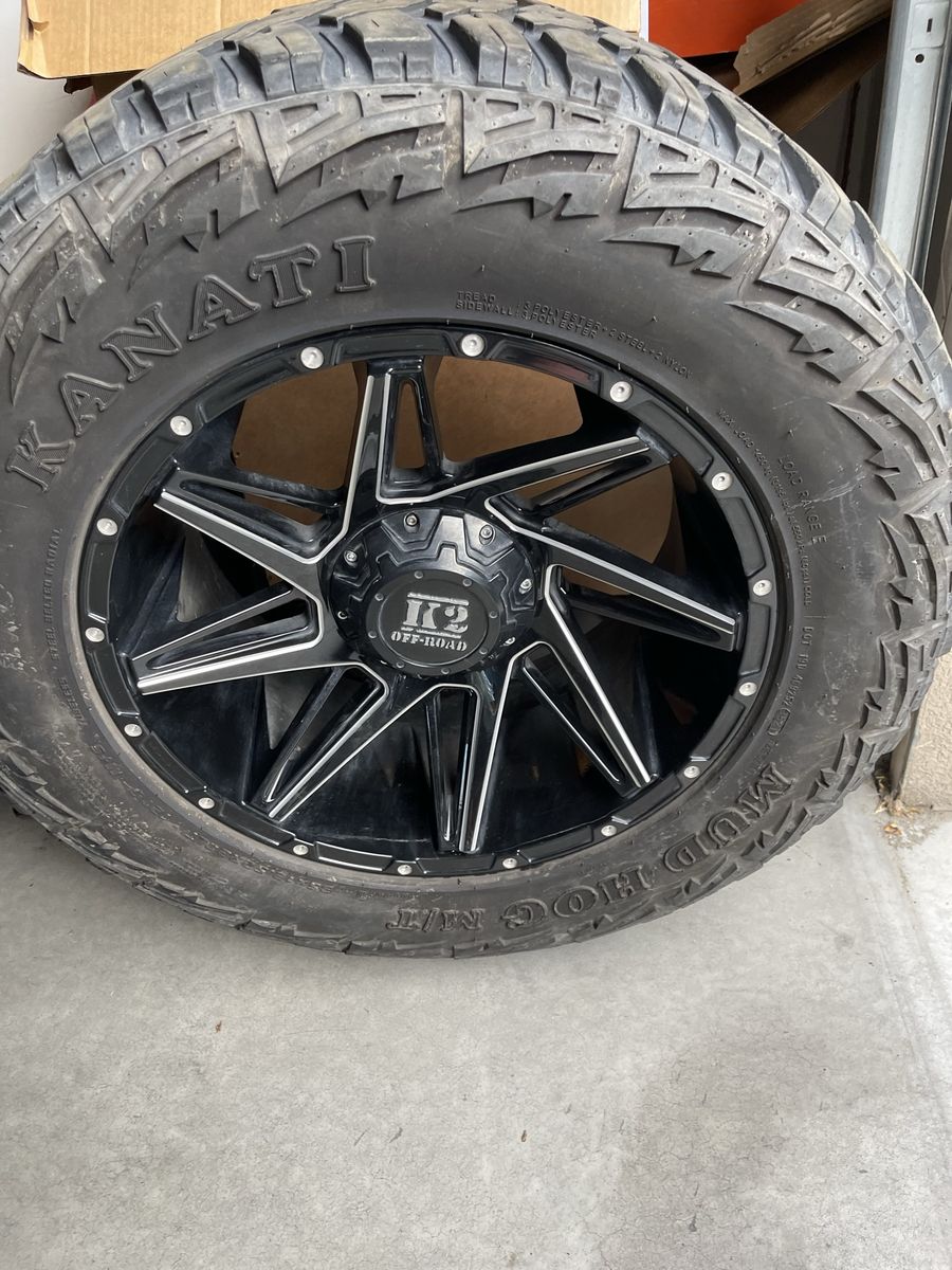 Set of 4 KANATI Mud Hog 35x12.50R20LT Off-Road Tires on Black & Machined Rims