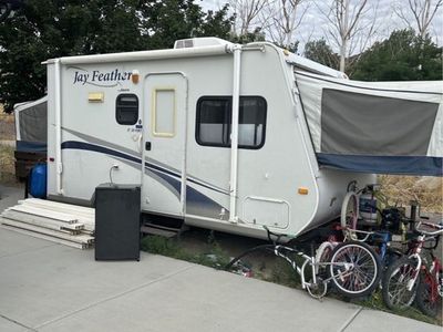 Jayco Jay Feather hybrid Travel Trailer - Expandable Camper with Awning
