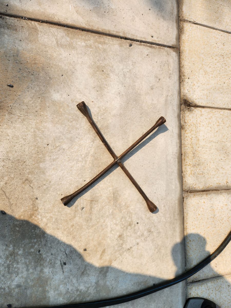 4-way universal tire lug wrench