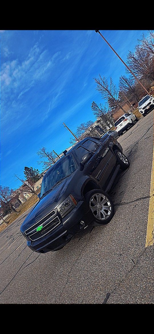Chevrolet Silverado Avalanche 6.0 Rare Make "Black Widow" For Sale/Trade Lots of upgrades...