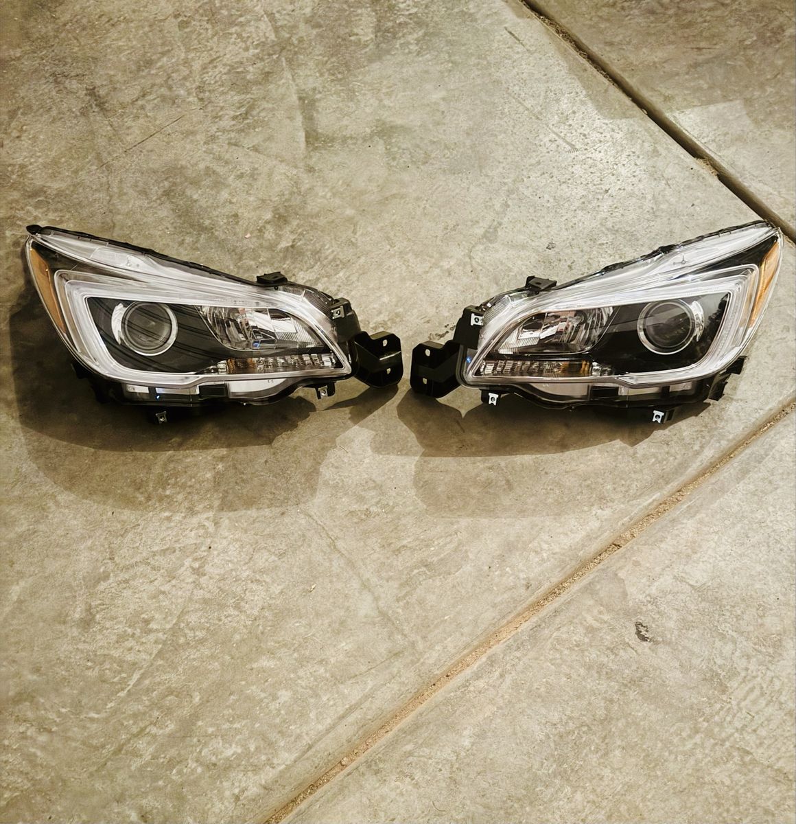 New-2015-2017 Subaru Outback/Legacy Head Light Pair