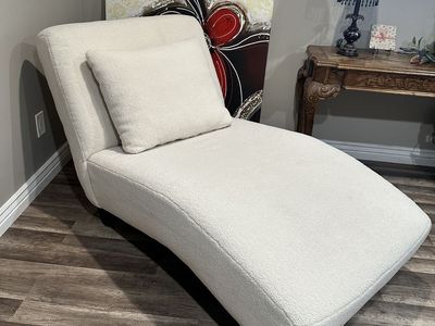 Modern Chaise Lounge Chair with Accent Pillow