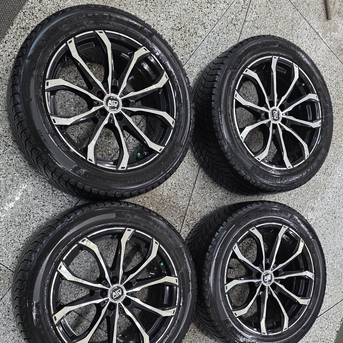 Michelin X-Ice SUV 265 50 R19 Like New + MSW Wheel