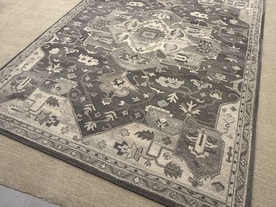 Large Traditional Style Area Rug in Gray and Cream