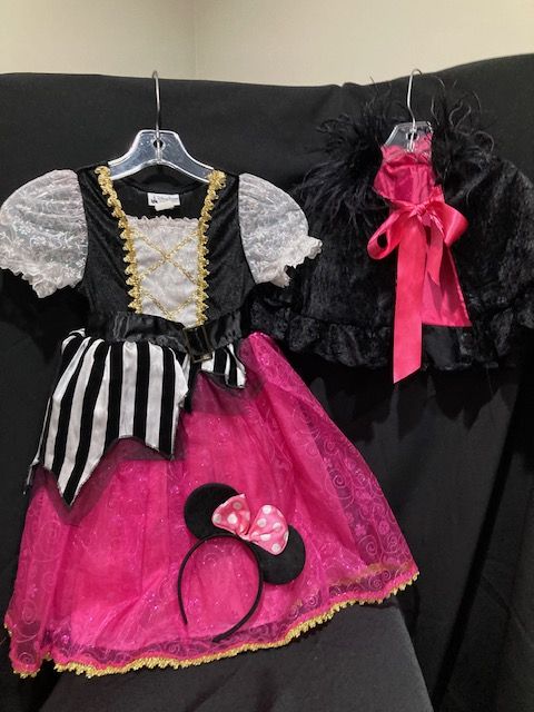 Disney Parks PIRATE PRINCESS w/fur trimmed cape and Minnie Ears included  Size CHILD 4/5   $35