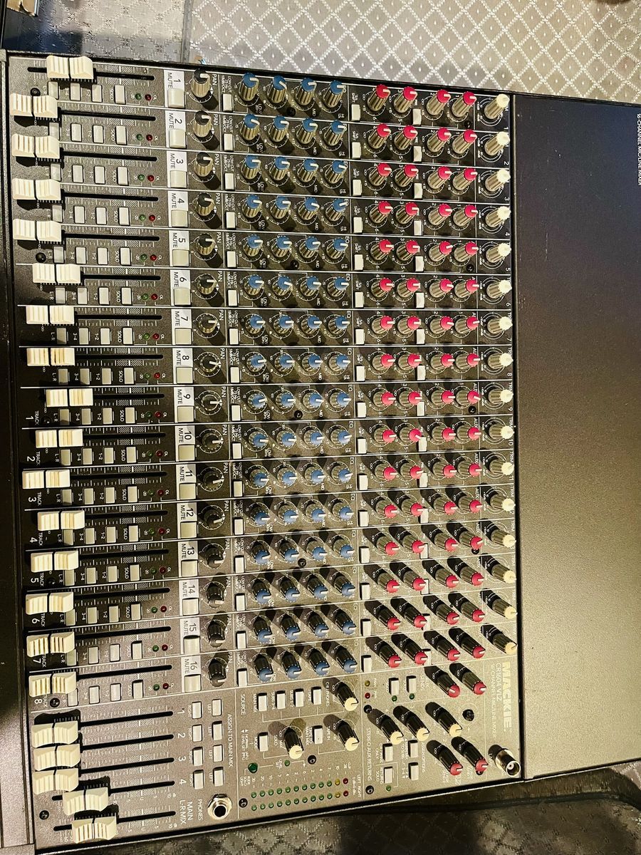 Mackie CR1604-VLZ is a legendary 16-channel analog mixer