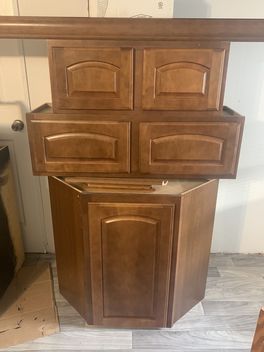 Upper Kitchens Cabinets
