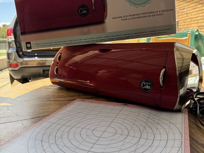 Cricut Cake CCA001 Full Size Electronic Cutting Machine for Cake Decorating