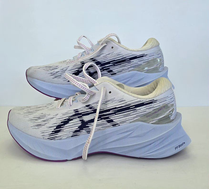 Asics Novablast 3 Womens Running shoes.