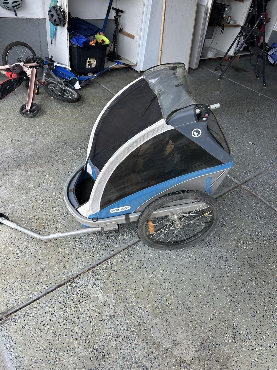 Kids bike trailer