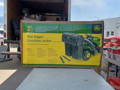 John Deere BUC10284 42-Inch Lawn Tractor Rear Bagger