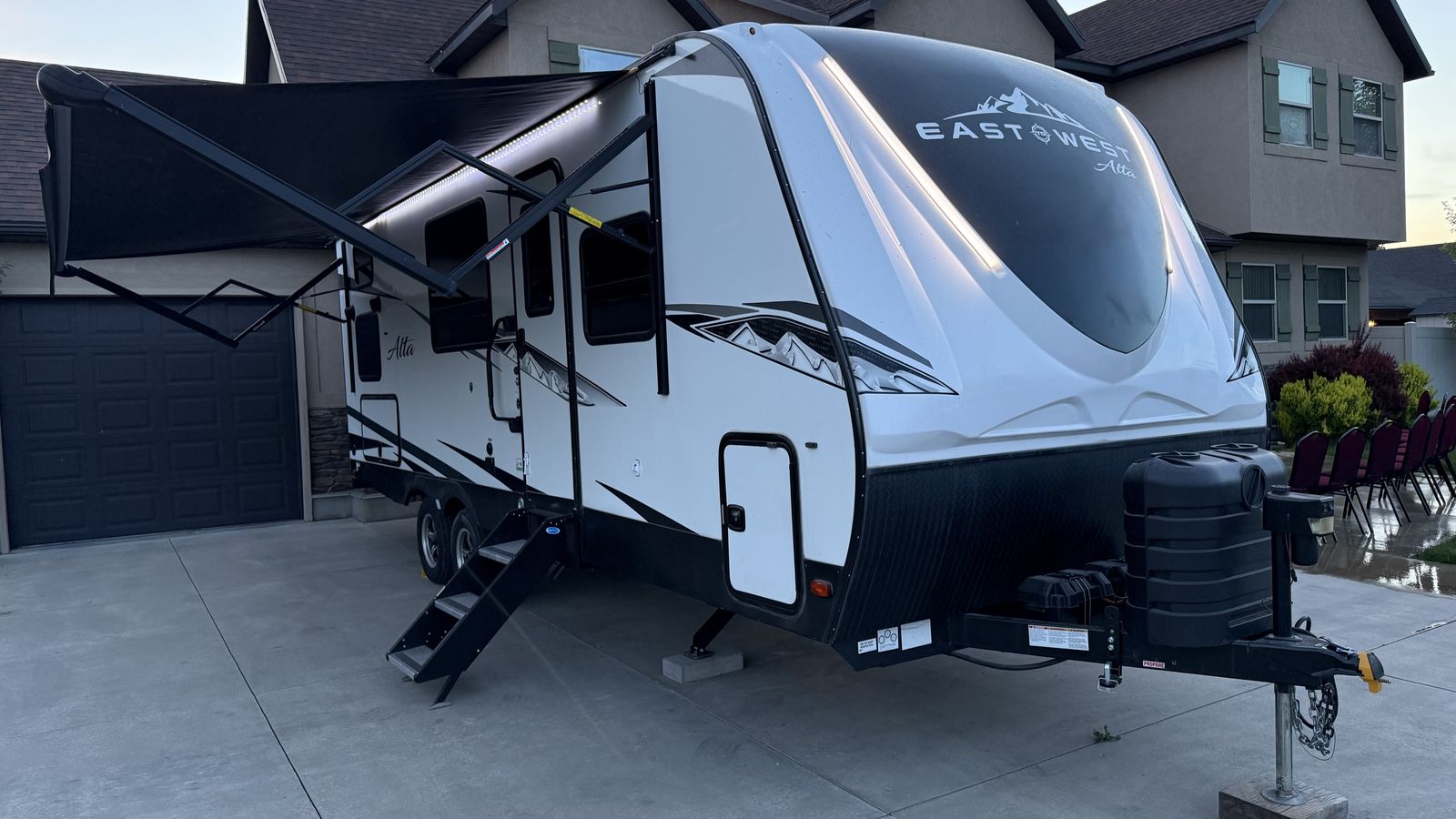 2022 Alta East to West 2100MBH (NEW BATTERIES)