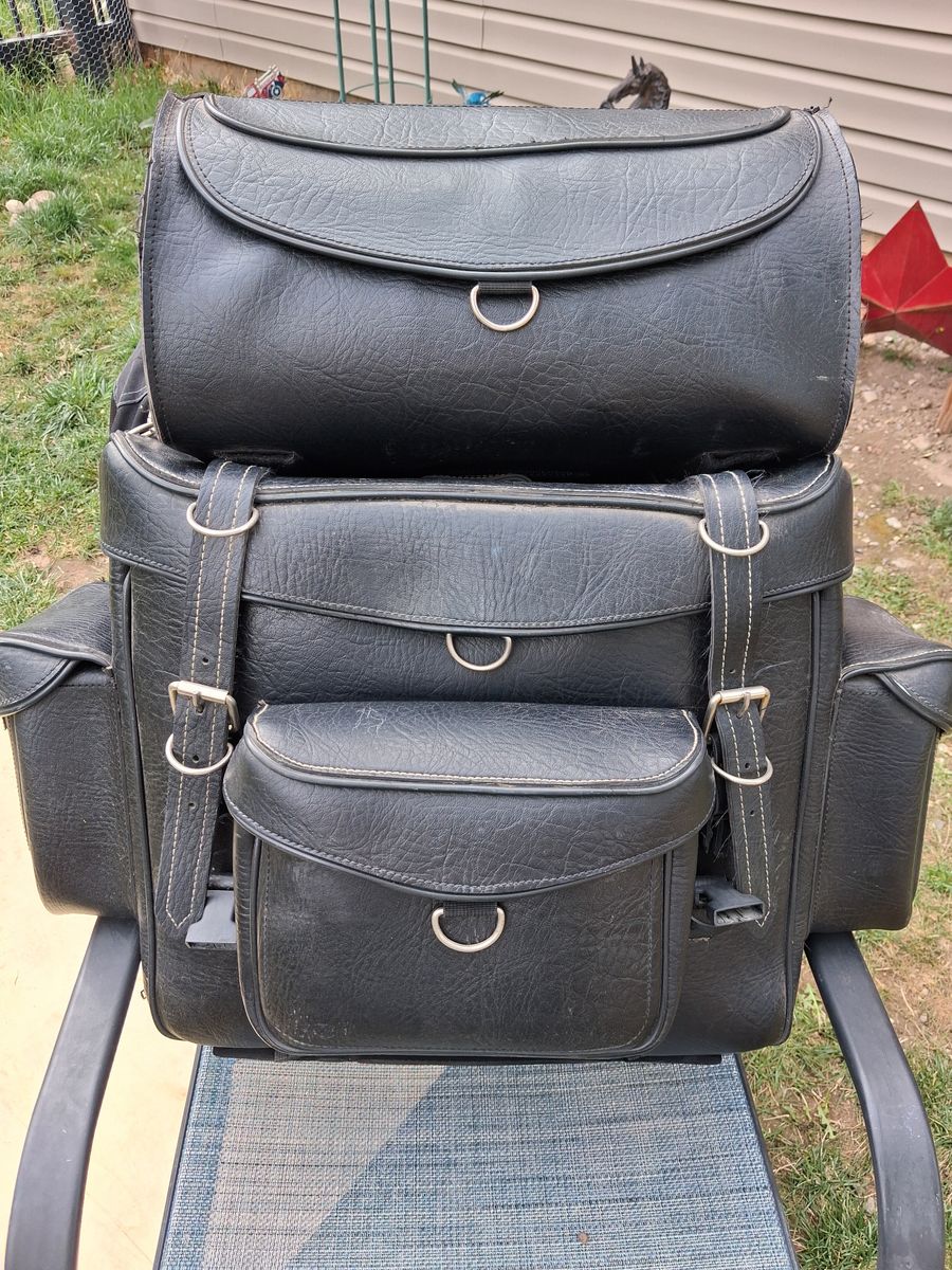 Motorcycle saddlebag