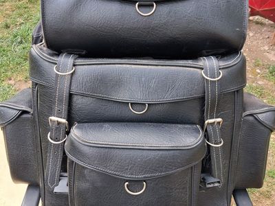 Motorcycle saddlebag