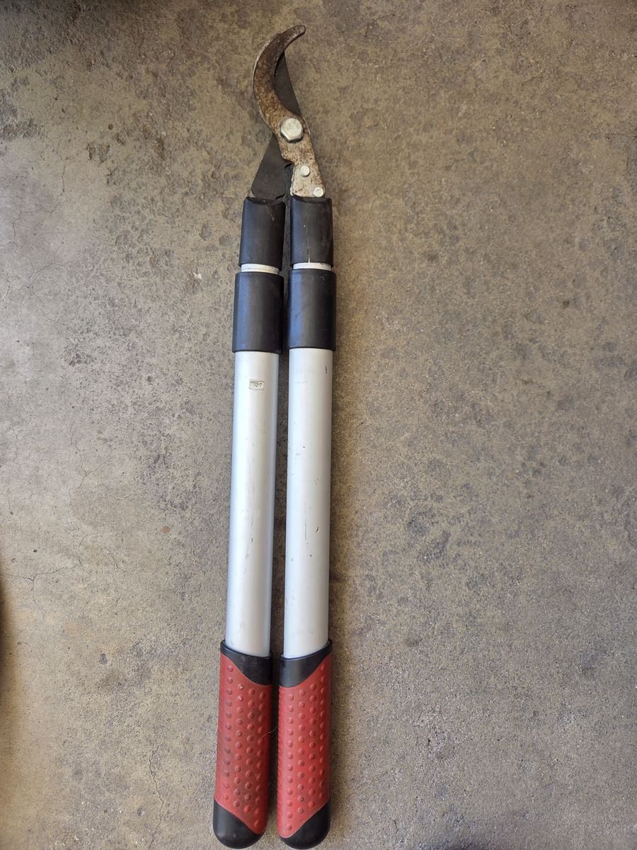 Heavy-Duty Bypass Loppers - Extendable Handles, Ergonomic Grips,