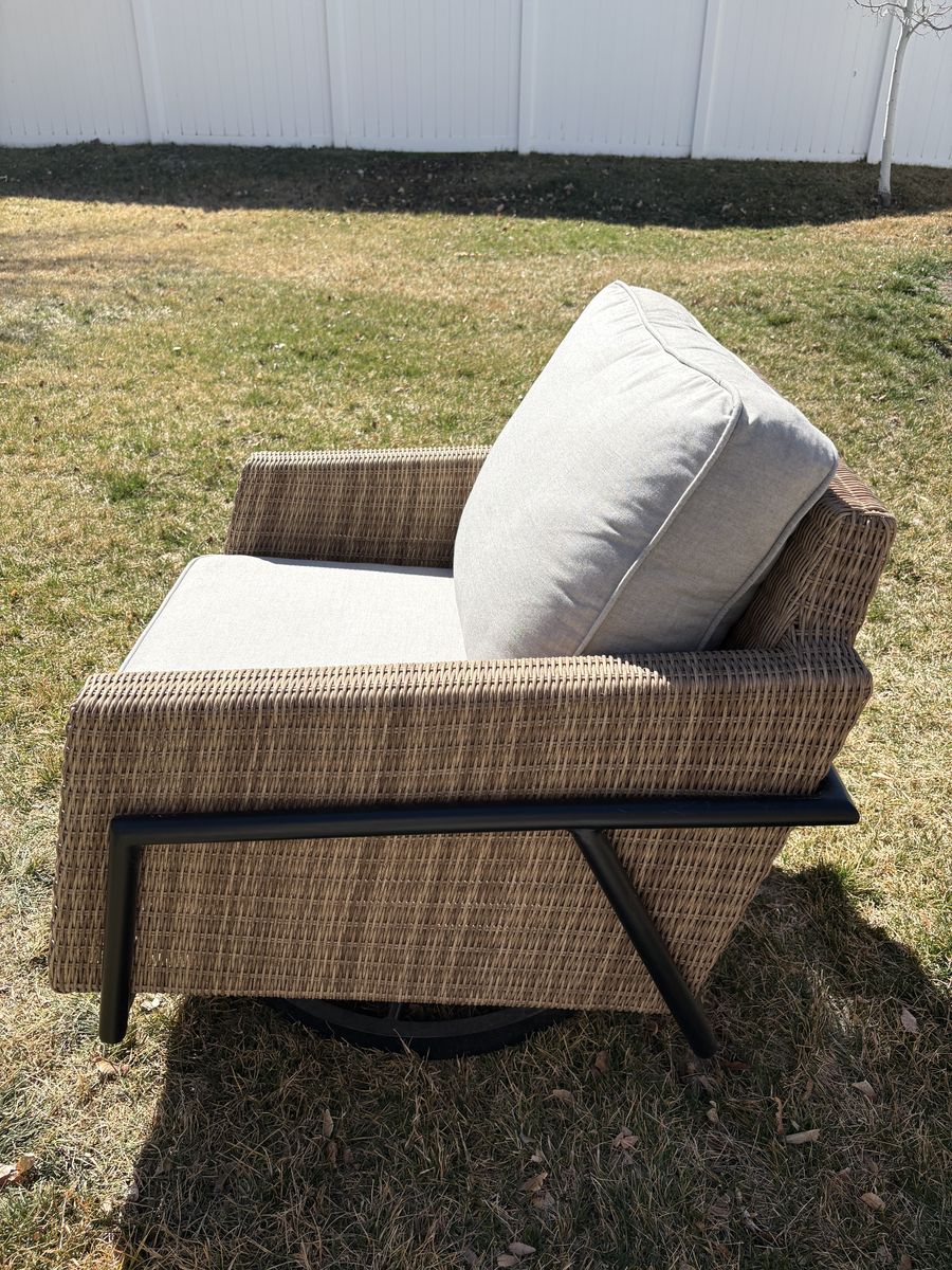 Outdoor swivel chairs